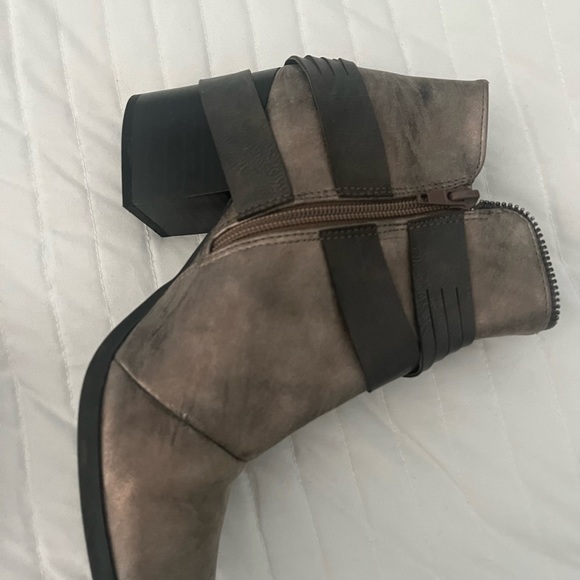 Qupid silver double buckle booties - Picture 4 of 7